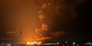 Другу добу триває пожежа на нафтоналивному терміналі у Феодосії, над містом пливе густий дим