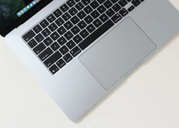 MacBook 2025