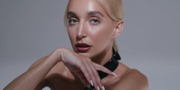 Мандзюк поїхала до Польщі в одязі з Бандерою та потрапила під масовий осуд