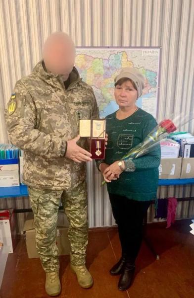 Матері загиблого Захисника з Полтавщини вручили державну нагороду сина