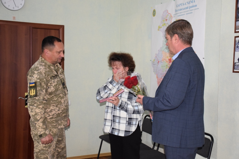 На Новосанжарщині рідним передали орден загиблого Захисника України