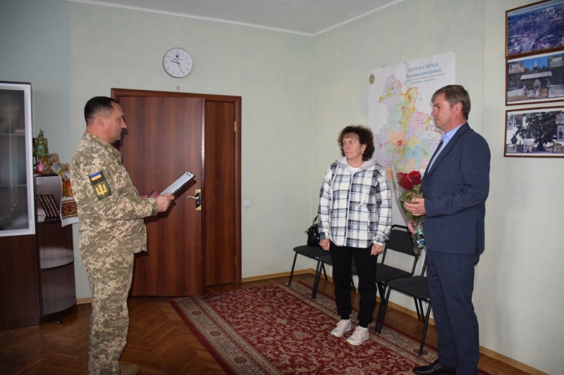 На Новосанжарщині рідним передали орден загиблого Захисника України