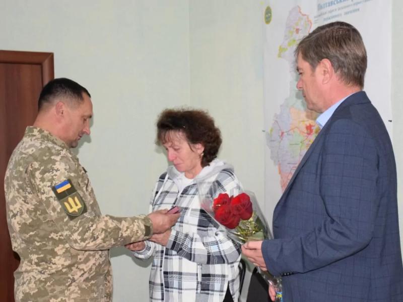 На Новосанжарщині рідним передали орден загиблого Захисника України