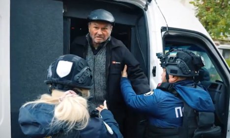 На Сумщині «Білі янголи» евакуювали літнього чоловіка з пошкодженого домоволодіння