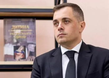 “Наше завдання – створити ефективну мережу закладів освіти, а не утримувати будівлі, столи й стільці”, – заступник міністра освіти Микола Трофименко