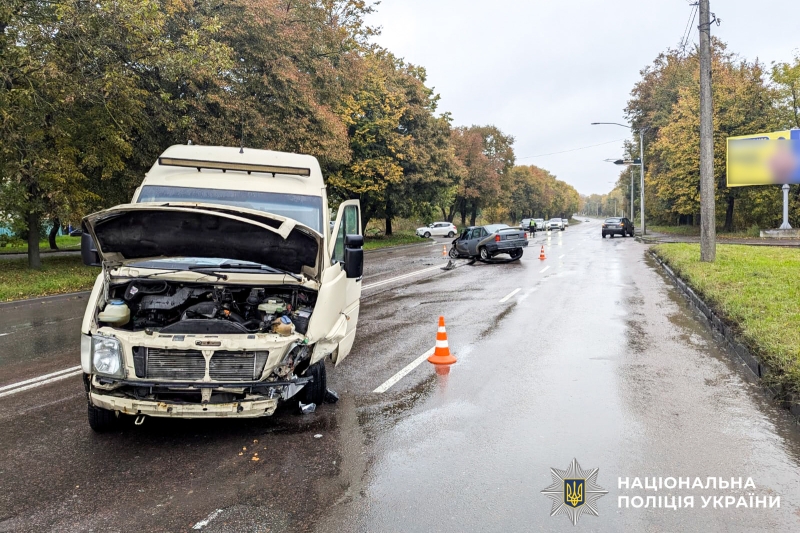 Після серйозної ДТП на Захисників Маріуполя є потерпілий (ФОТО)