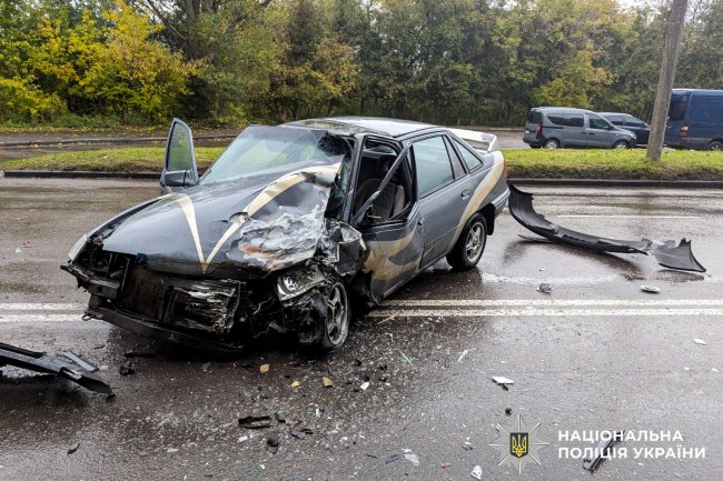 Після серйозної ДТП на Захисників Маріуполя є потерпілий (ФОТО)