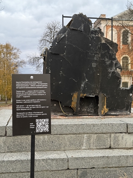 Полтава – в атмосфері Хелловіну: моторошні декорації, гарбузи та відьми на вулицях міста