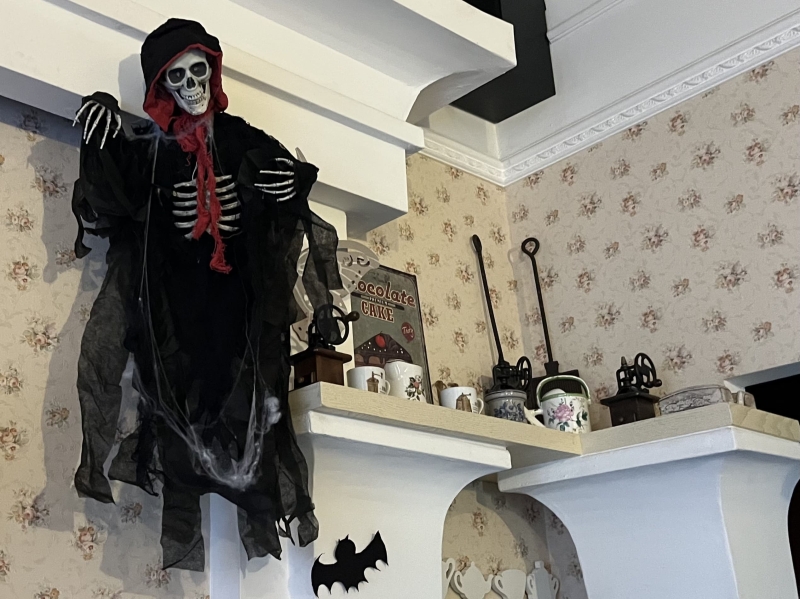 Полтава – в атмосфері Хелловіну: моторошні декорації, гарбузи та відьми на вулицях міста