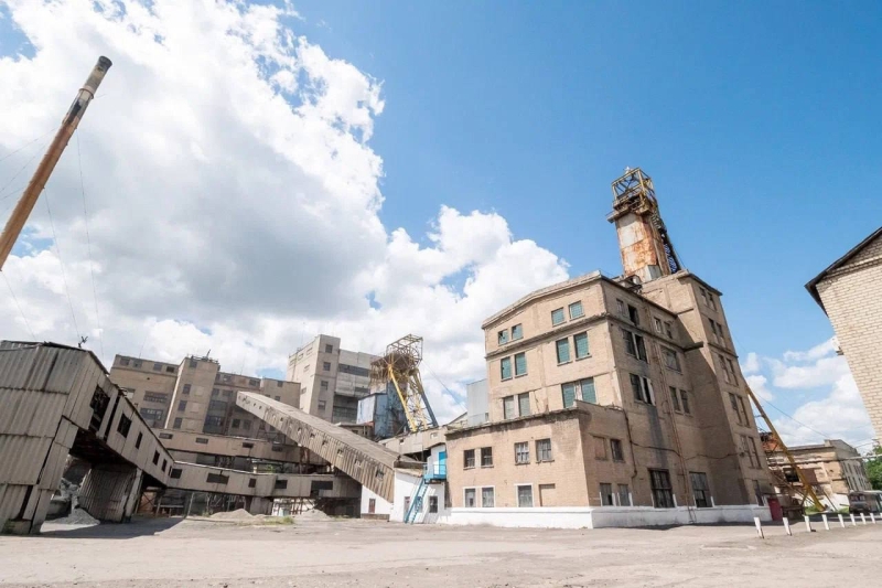 Працюють безкоштовно: як на окупованій Луганщині роками не платять зарплати на шахтах та заводах