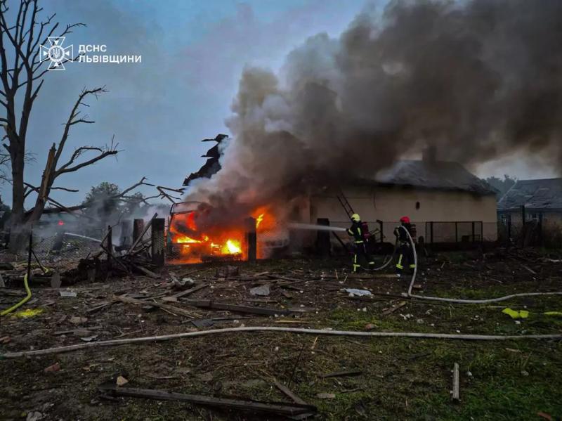 росія завдала удару 50 ракетами та 500 дронами: є загиблі та поранені, – Зеленський 