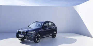 электромобиль BMW iX3 2024
