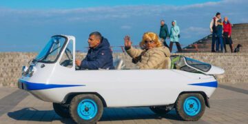 У дніпровському музеї показали відреставрований саморобний автомобіль-амфібію