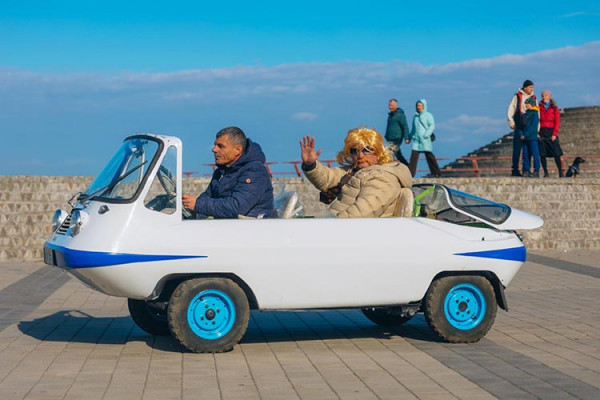 У дніпровському музеї показали відреставрований саморобний автомобіль-амфібію