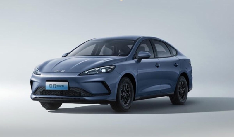У Китаї представили дешевий гібридний седан із запасом ходу 2000 км (фото)
