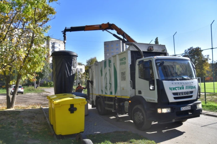 У Луцьку до кінця року встановлять ще 31 напівпідземний контейнер для збору сміття