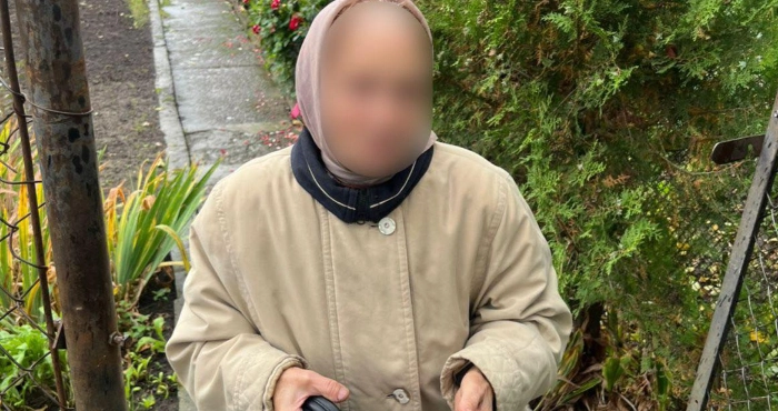 У Луцьку патрульні та небайдужа жінка допомогли бабусі, яка загубилася, повернутися додому