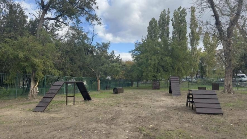 У Миколаєві з'явився майданчик для вигулу та тренування собак, - ФОТО