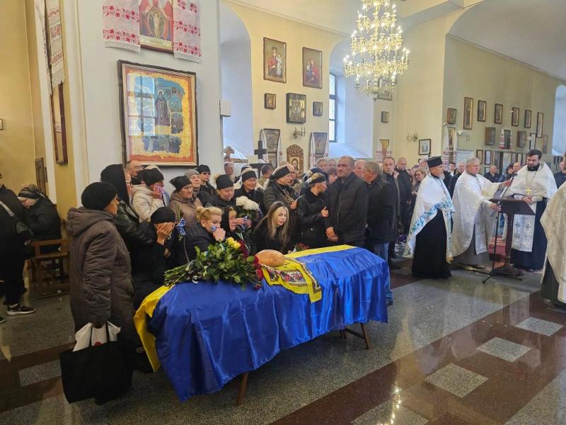 У Полтавській громаді попрощались із трьома загиблими захисниками України