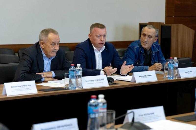 У Полтавській ОВА обговорили спрощення процедур проходження медоглядів працівниками підприємств