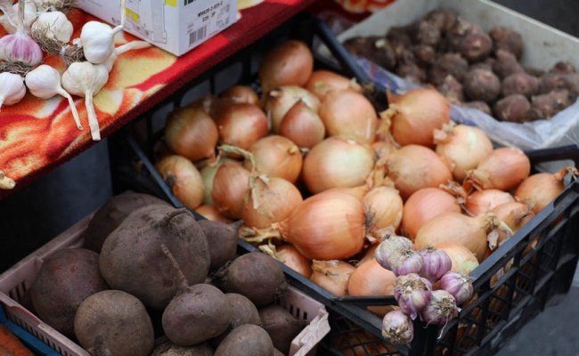 У Рівному цибуля рекордно подешевшала. А от яблука стають дорожчими за тропічні банани