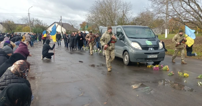 У селі Лище провели в останню путь Сергія Кухарчука, якого чотири місяці вважали зниклим безвісти