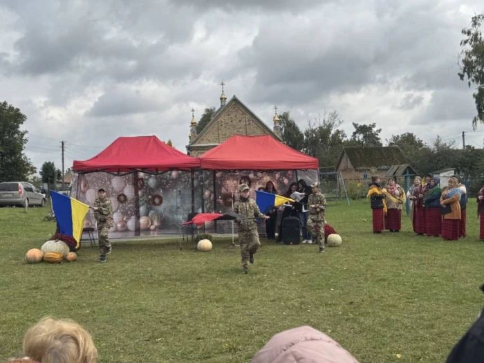 У селі Озеряни на благодійному «РідFest» зібрали  55 тисяч гривень для ЗСУ