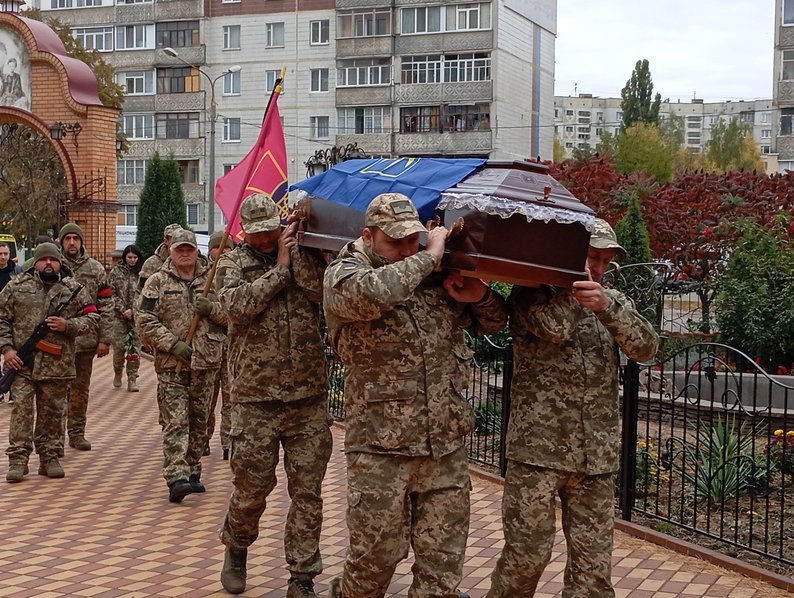 У Сумах провели в останню путь захисника Сергія Супруна