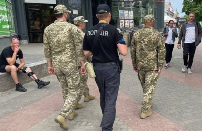 Від 20 до 100 тисяч гривень: зарплати керівництва ТЦК на Поліссі