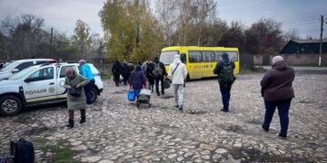 ворог пошкодив залізничний міст та колії через річку у Конотопському районі