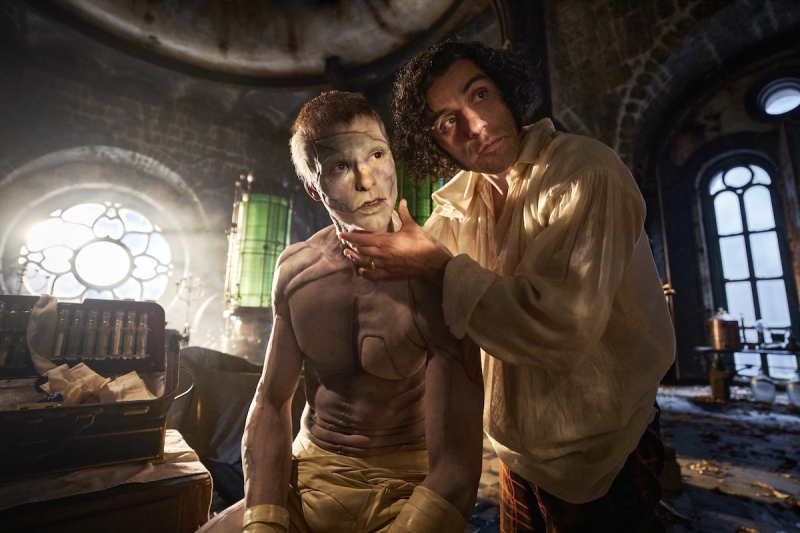 Гільєрмо дель Торо створив «Франкенштейна» епохи ШІ: готика, кров і сатира на техногеніїв