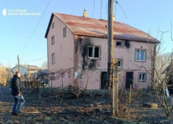 Будинки, як у прифронтовій зоні: на Прикарпатті обстріл завдав значних ушкоджень