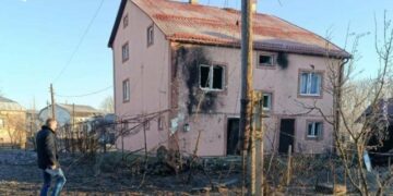 Будинки, як у прифронтовій зоні: на Прикарпатті обстріл завдав значних ушкоджень