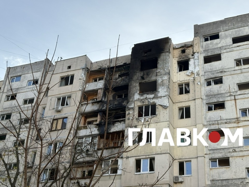 Росіяни вдарили по дев'ятиповерхівці на Оболоні. Фоторепортаж із місця влучання