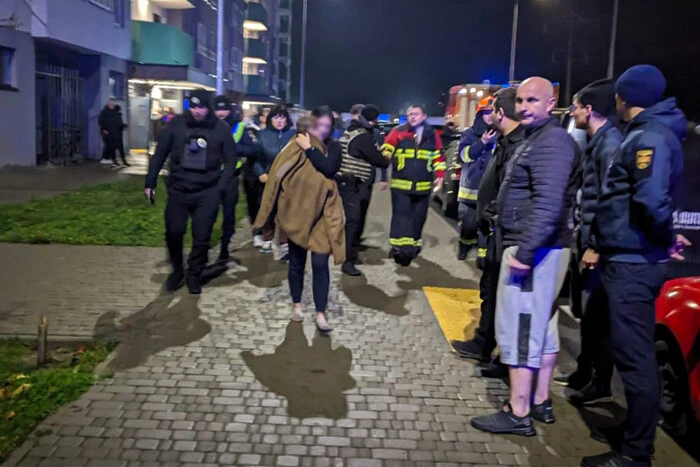 Вибух зарядного пристрою на Київщині: є постраждалі, 62 мешканці евакуйовано (фото)