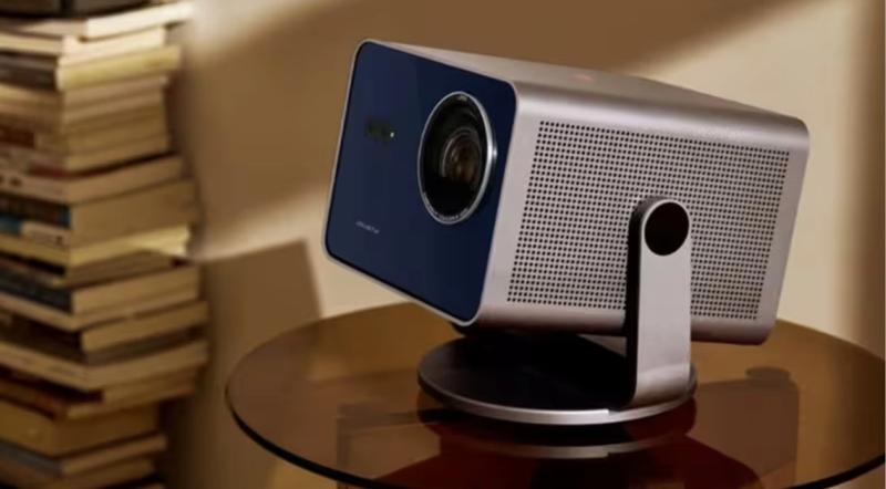 Leica представила Cine Play 1 Plus — преміальний 4K-проектор із зображенням до 300 дюймів і підтримкою HDR10+