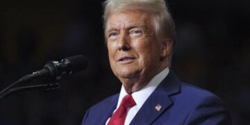 Путін попросив Трампа врегулювати війну в Україні – заява президента США