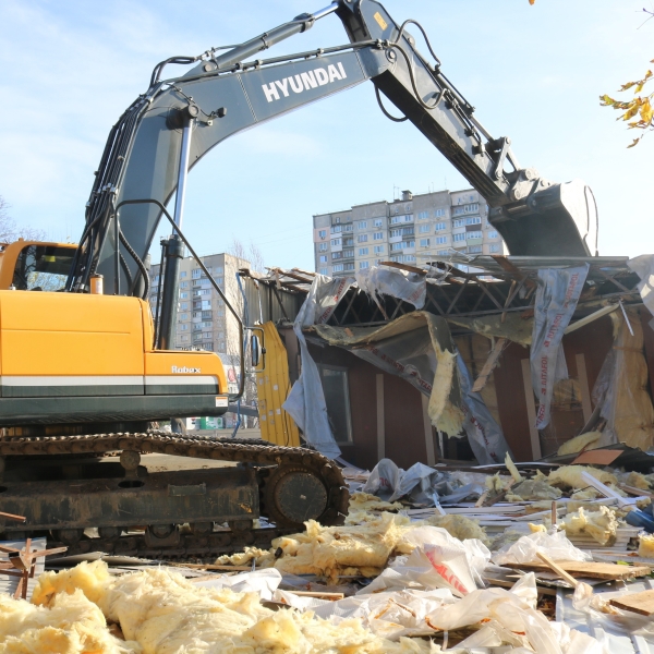 На Виноградарі рекордними темпами демонтовано ринок (фото)