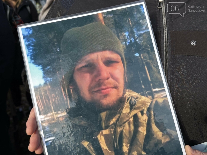 «Місце, де кожне дерево має імʼя»: на Хортиці в «Парку Честі» висадили 205 нових дерев, - ФОТОРЕПОРТАЖ