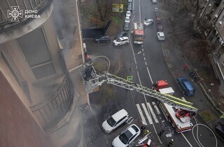 У Шевченківському районі Києва в квартирі вибухнула зарядна станція (фото)