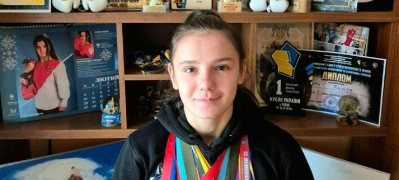"Пишаємось та бажаємо нових перемог": юна тернополянка Каріна Вовк здобула перемогу на Кубку України з боксу (ФОТО)