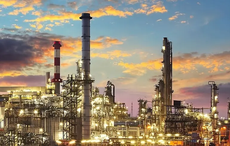 У російській рязані пролунало щонайменше 10 вибухів: ймовірна атака на НПЗ