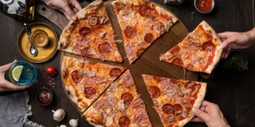 Почему корочка пиццы то хрустящая, то мягкая? — секреты правильной выпечки