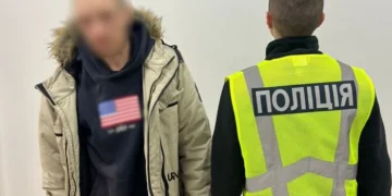 У Києві чоловік вирішив «розрахуватися» за товар страйкбольною гранатою: подробиці