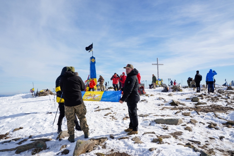 50 українських ветеранів підкорили Говерлу, серед них захисники з ампутаціями (фото)