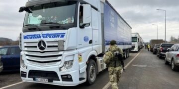 Україна імпортувала товарів вдвічі більше, ніж експортувала