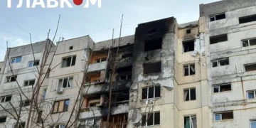 Росіяни вдарили по дев’ятиповерхівці на Оболоні. Фоторепортаж із місця влучання