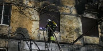 Внаслідок масованого обстрілу у деяких запорізьких багатоповерхівках пошкоджено несучі конструкції