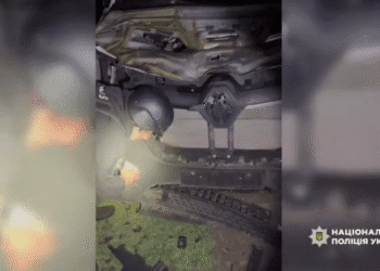 У Веселянці поліцейські разом із військовими провели нічну операцію та врятували пошкоджене евакуаційне авто