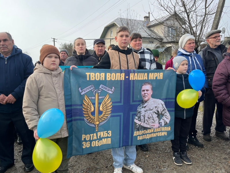 Додому – через біль і неволю: на Тернопільщину з російського полону повернувся молодий морпіх Анатолій Дворський (ФОТО, ВІДЕО)